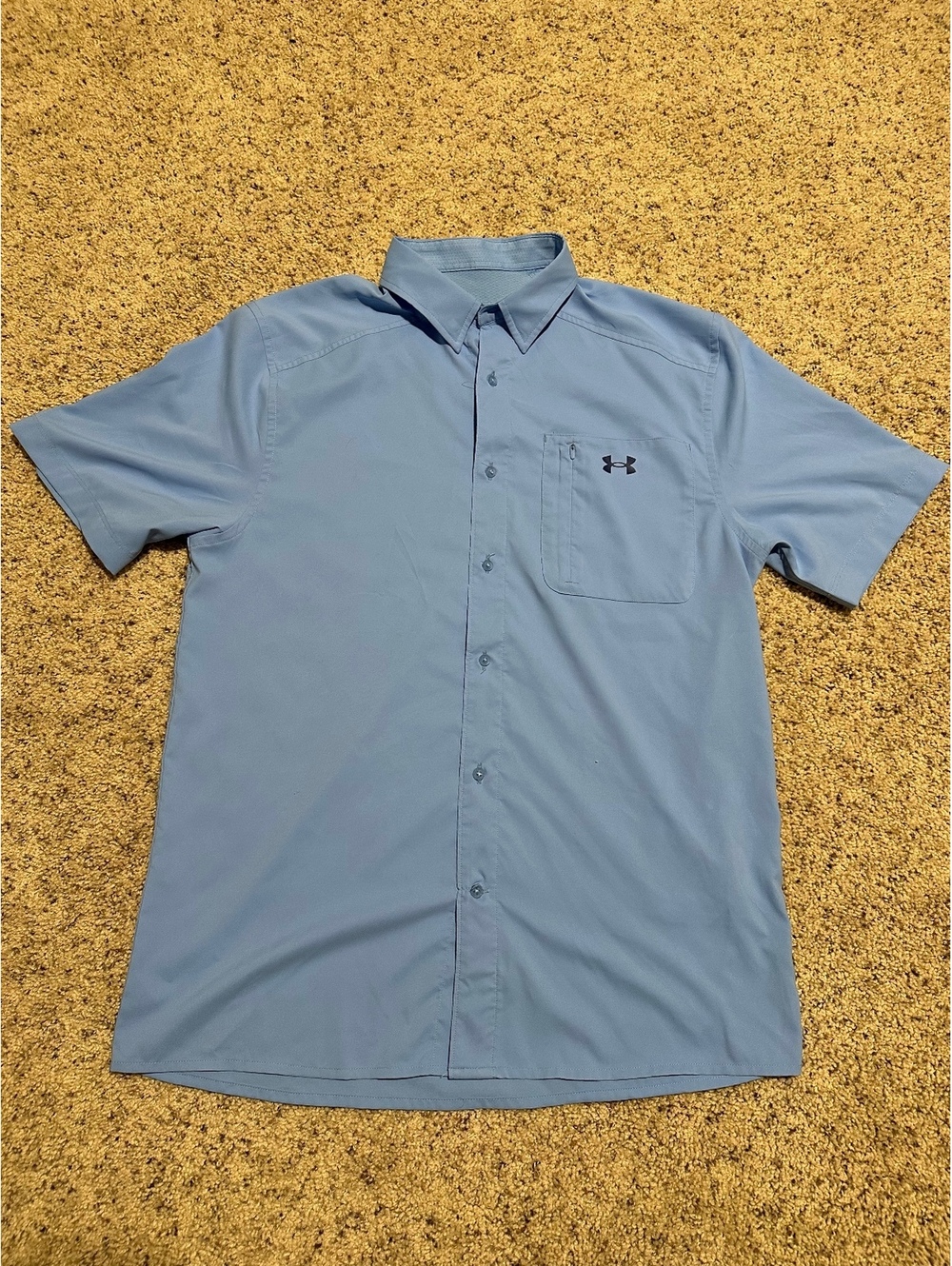Under Armour Men's Fitted Short Sleeve Button-Up Shirt Medium Light Blue